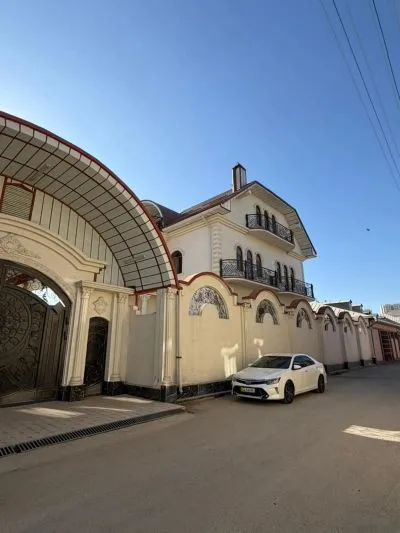4-этажный, 16 комнатный дом, 710 м², Колхози Россия