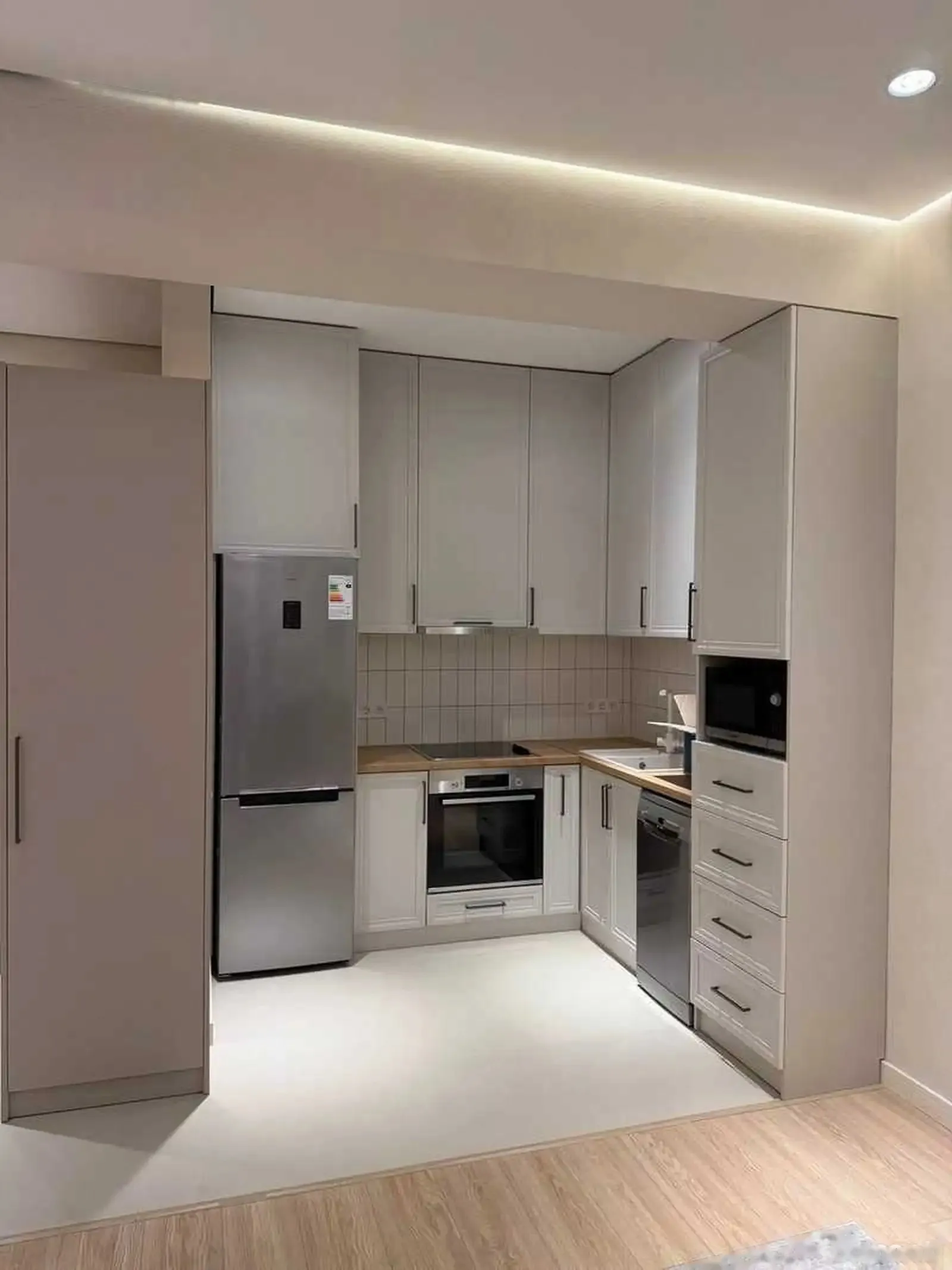 3-комн. квартира, 16 этаж, 100м², Дом печать
