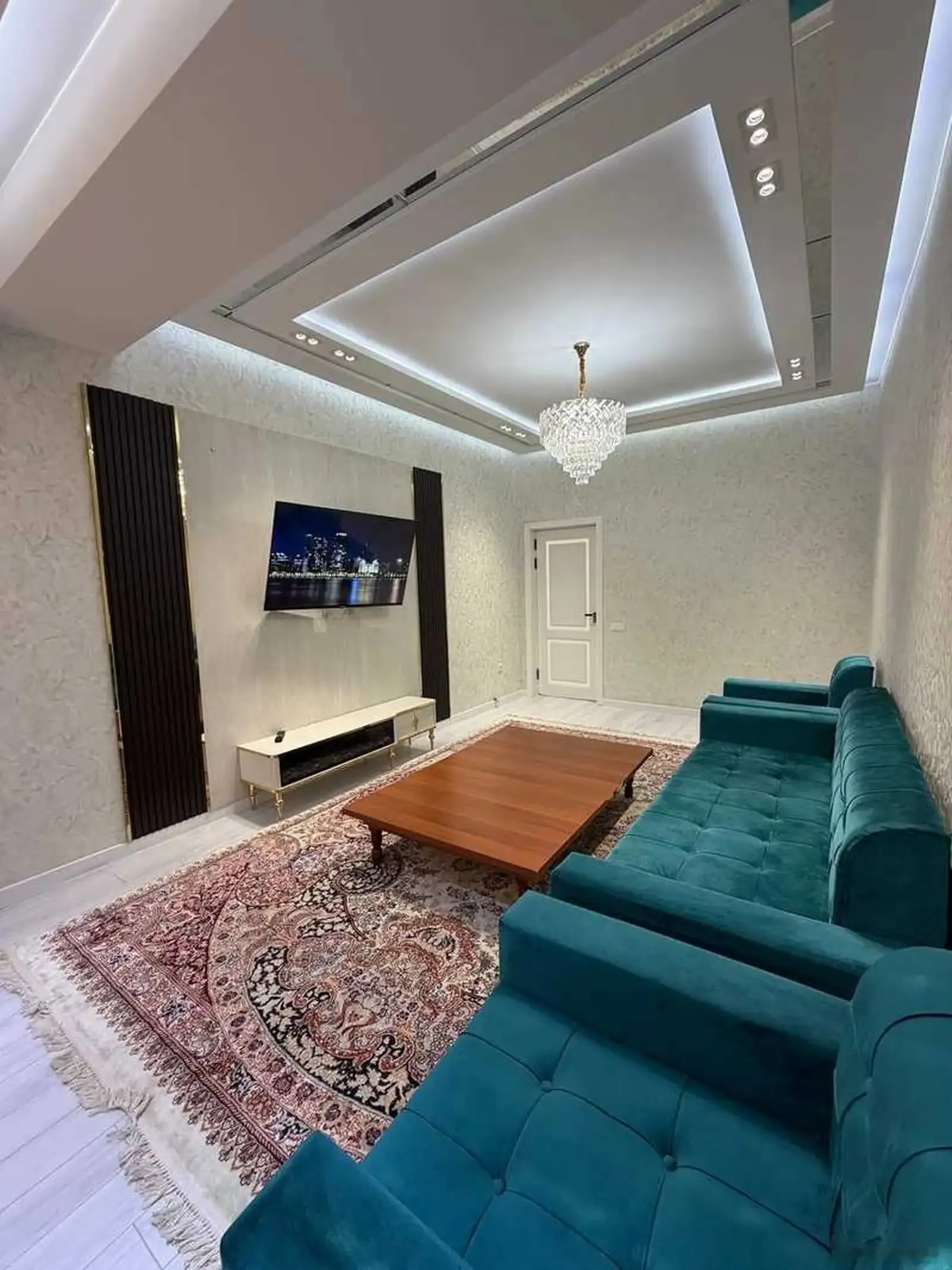 2-комн. квартира, 12 этаж, 86м², 92 мкр, пеши ресторани Райхон