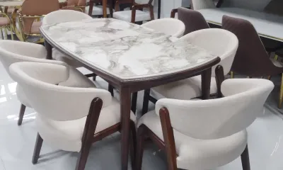 Стол и стулья