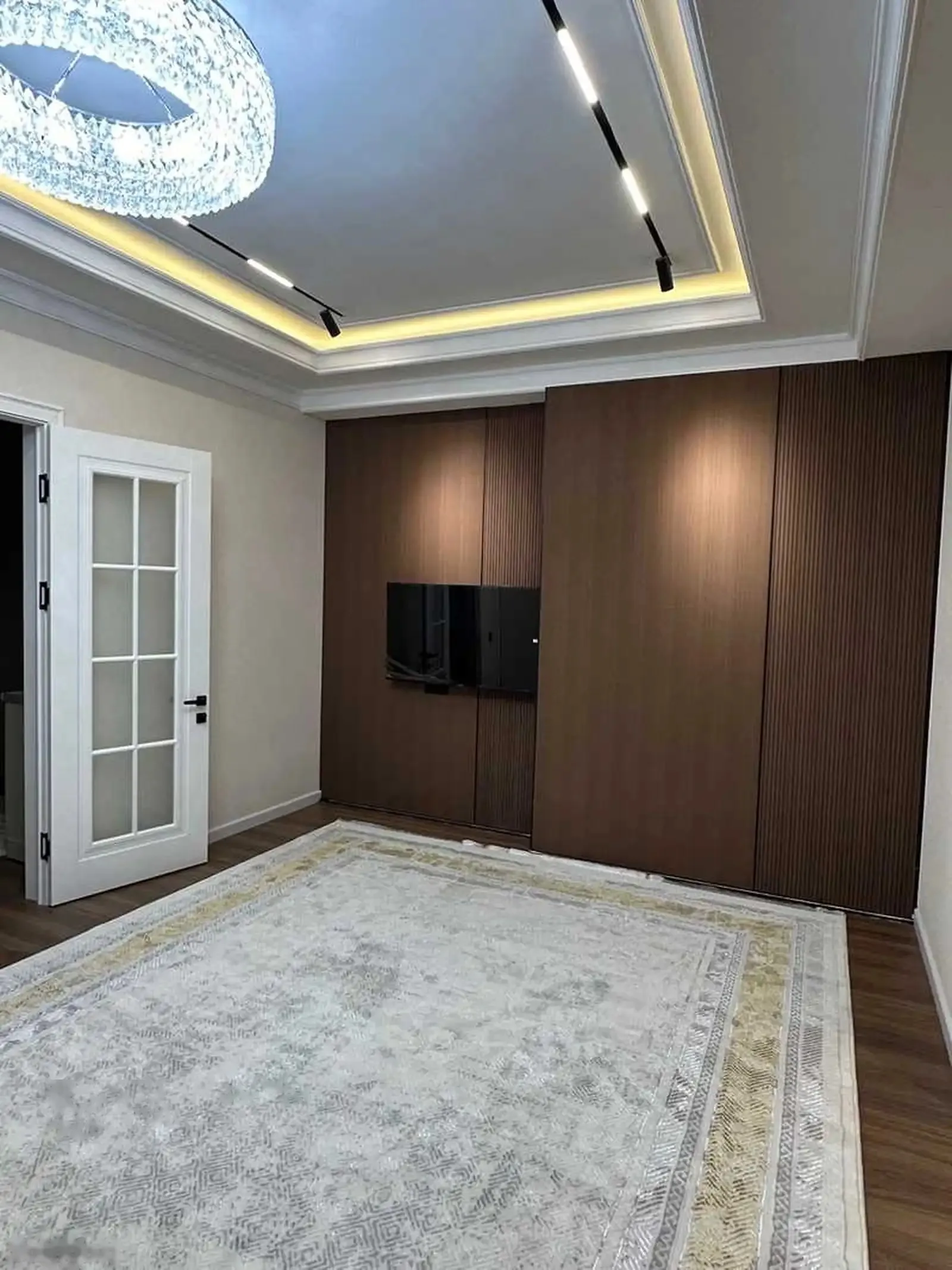 2-комн. квартира, 12 этаж, 65м², Цум, доми Себистон