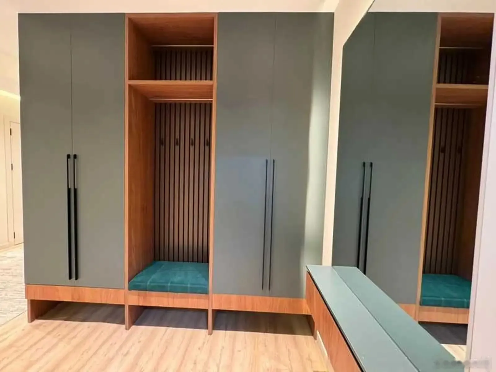 3-комн. квартира, 12 этаж, 120м², хукумати Шохмансур