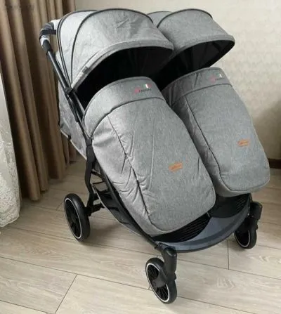 Коляска для близняшек