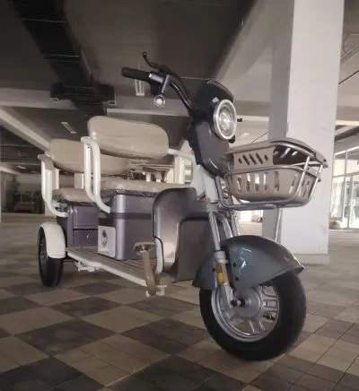 Трёхколёсный скутер