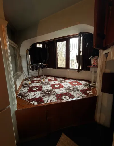 3-комн. квартира, 4 этаж, 60 м², 84 мкр, сзади Ресторан Тайга