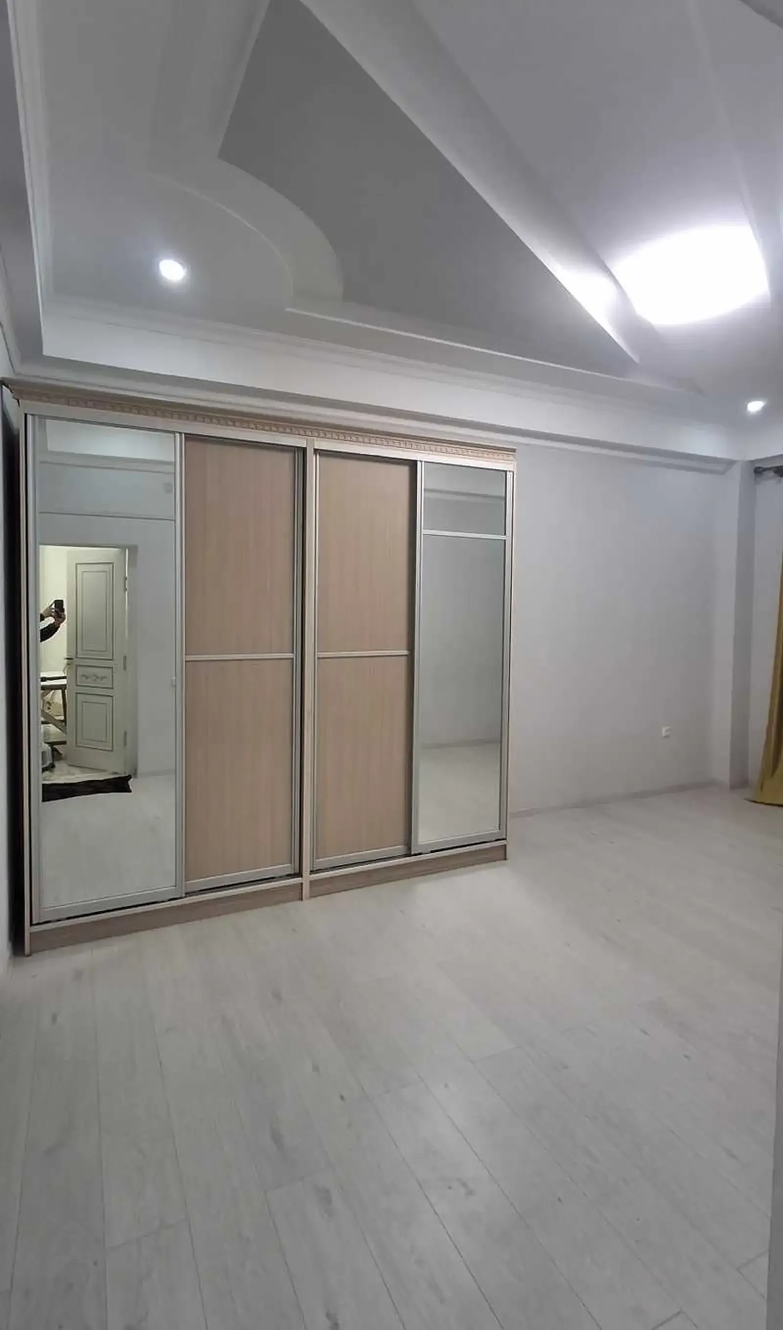 3-комн. квартира, 4 этаж, 100м², Фирдавси 64-мкр ру ба руи Бозори Корвон