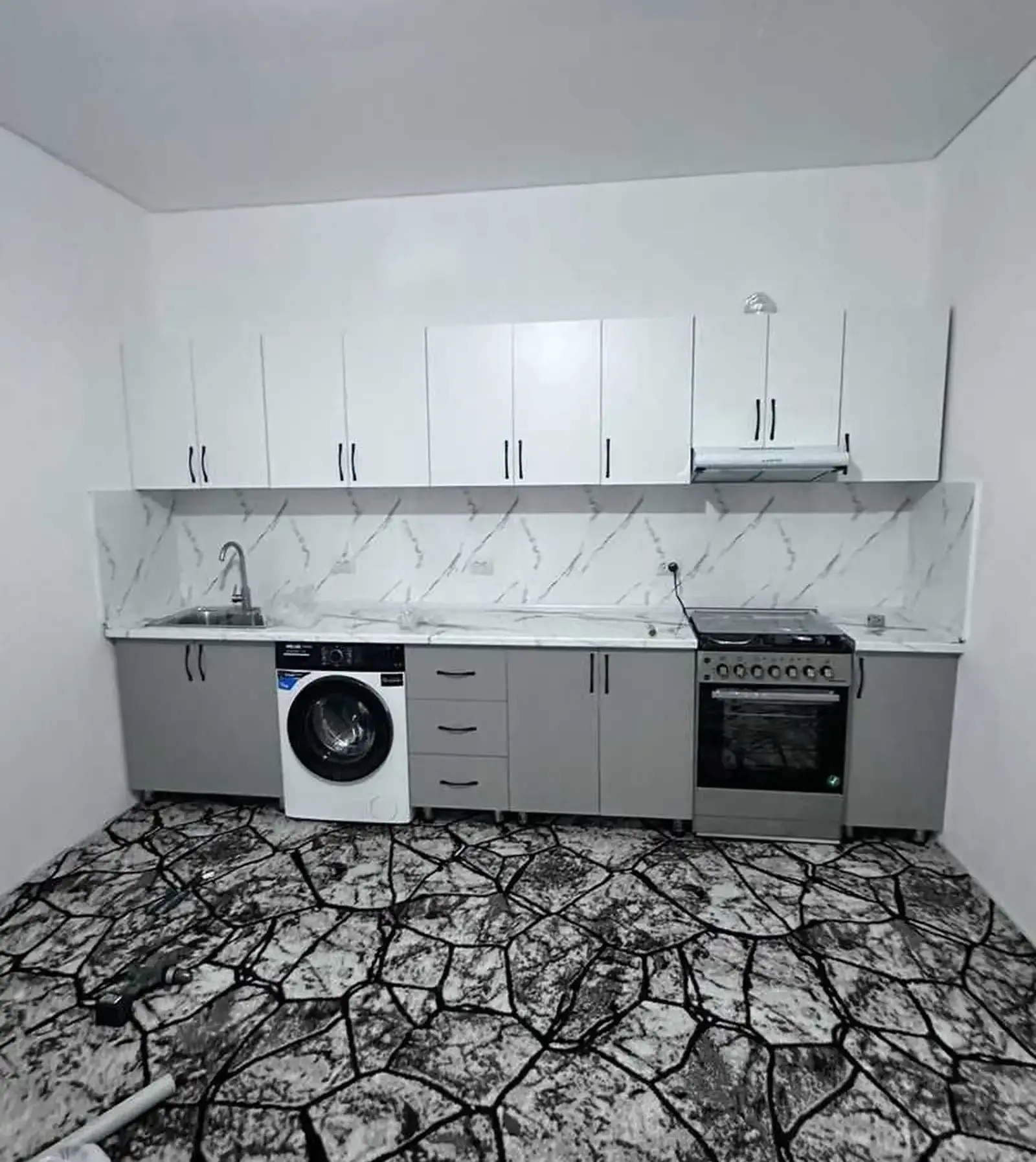 4-комн. квартира, 2 этаж, 100м², Сино
