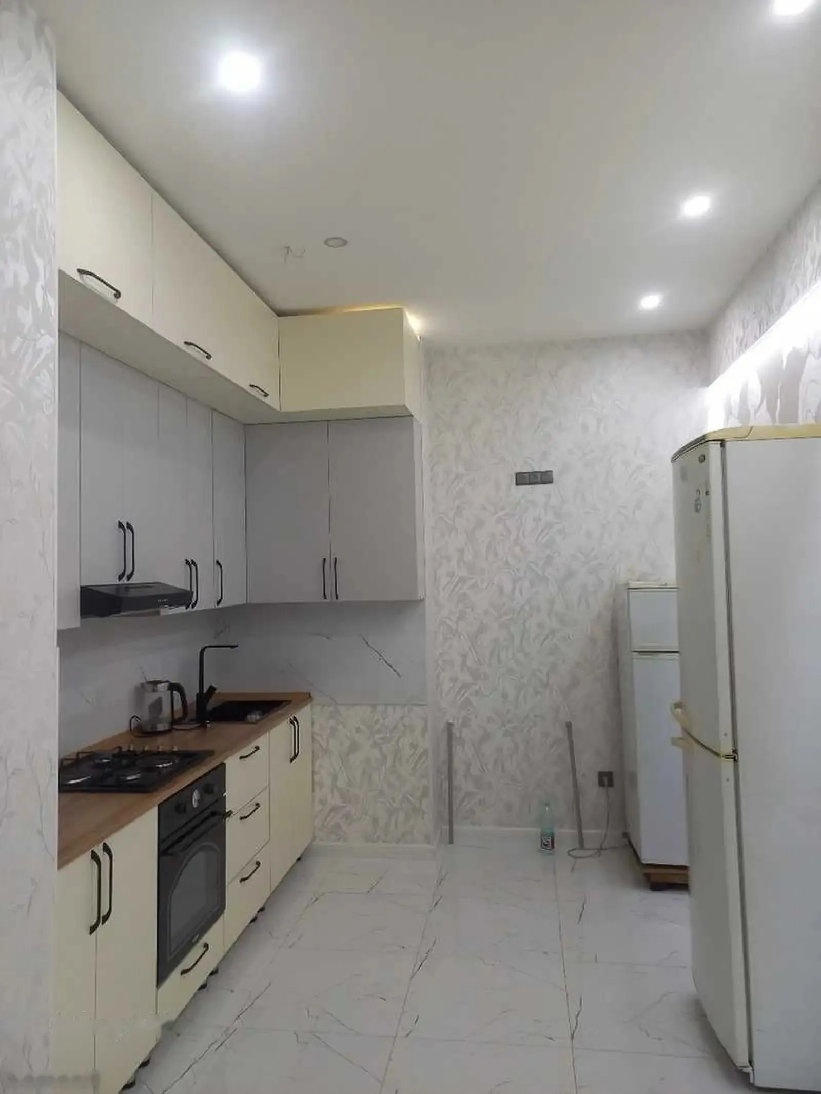 2-комн. квартира, 12 этаж, 93м², 82мкр