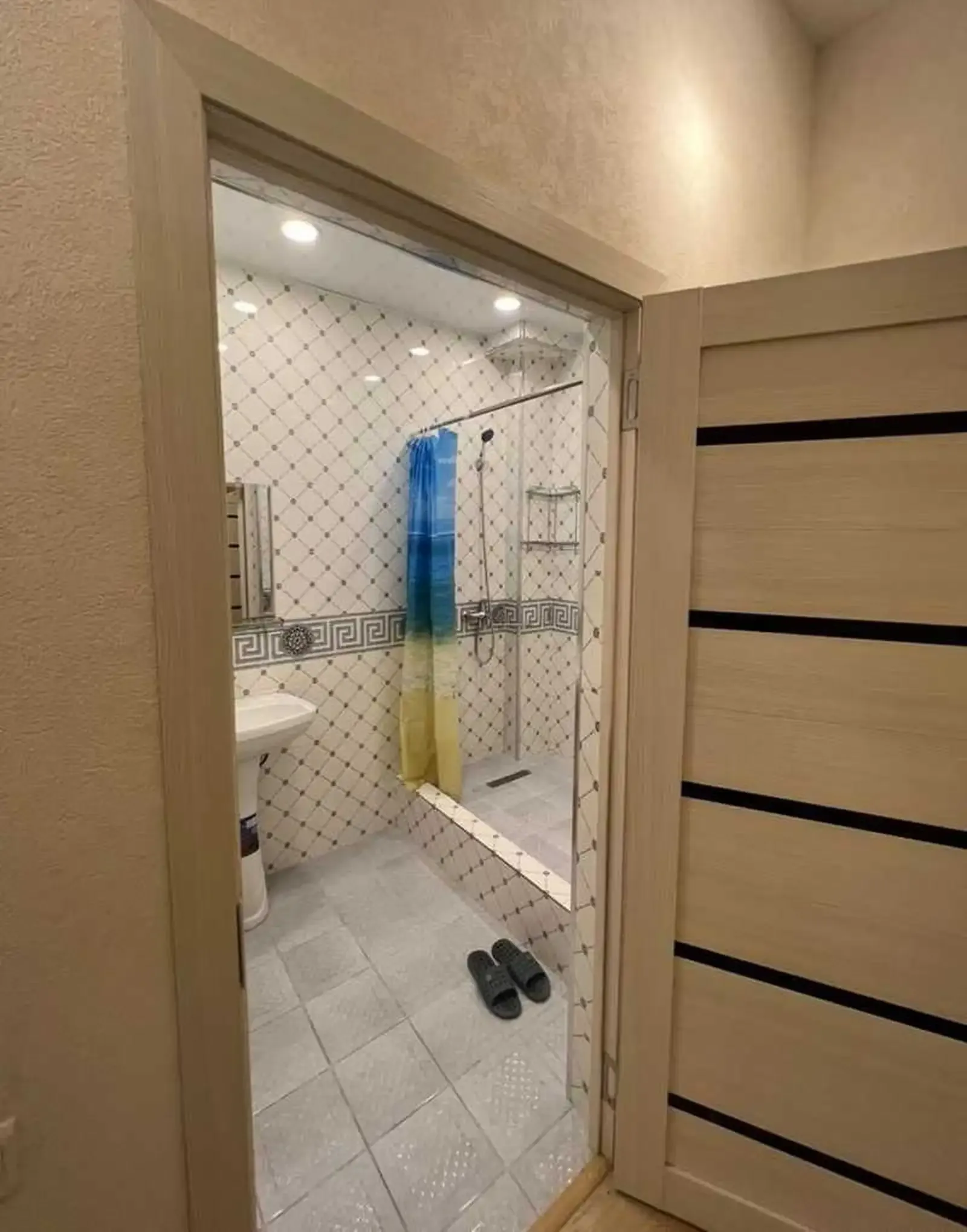 3-комн. квартира, 3 этаж, 125м², Ориёнбанк главный