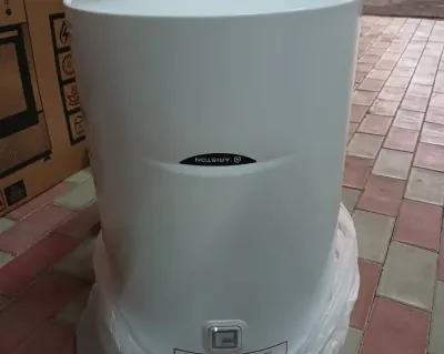 Водонагреватель Ariston 80л