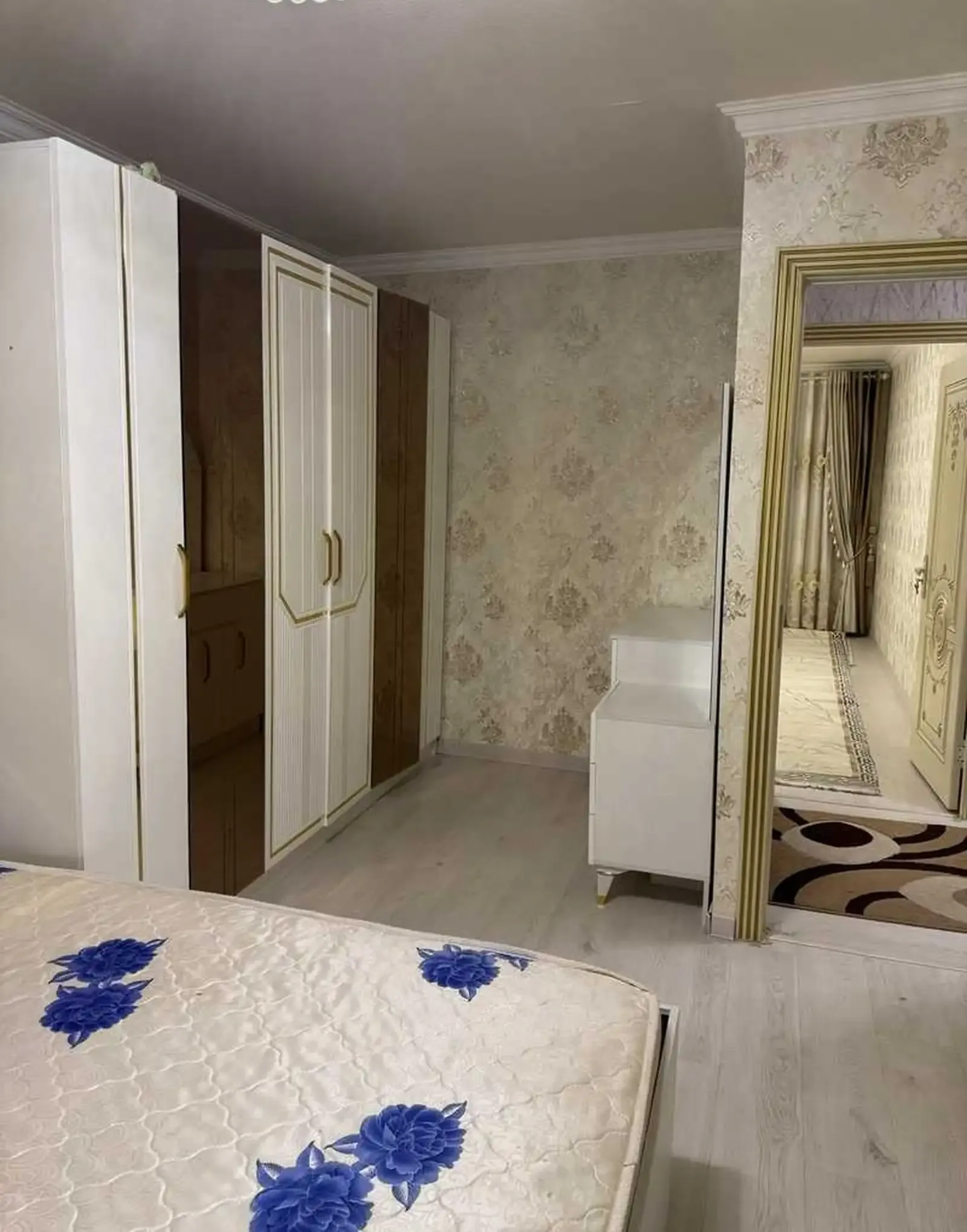 3-комн. квартира, 3 этаж, 72м², наздики Роддоми №3 — Институти забонҳо — бозор — мактаби №89 — фитнес-клуб XFIT — толори UFC