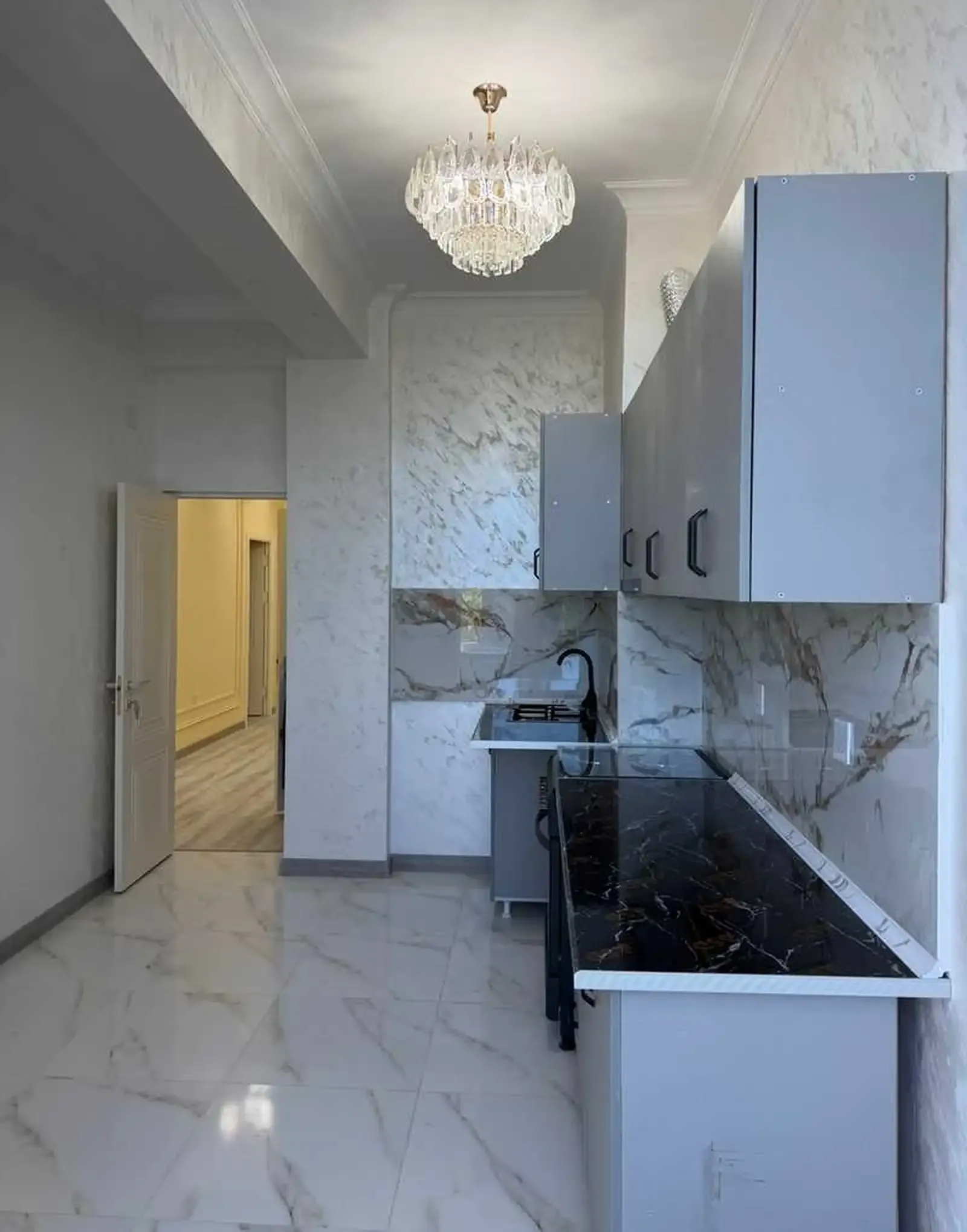 3-комн. квартира, 6 этаж, 98м², к.Айни, Напротив Вазорати Нақлиёт