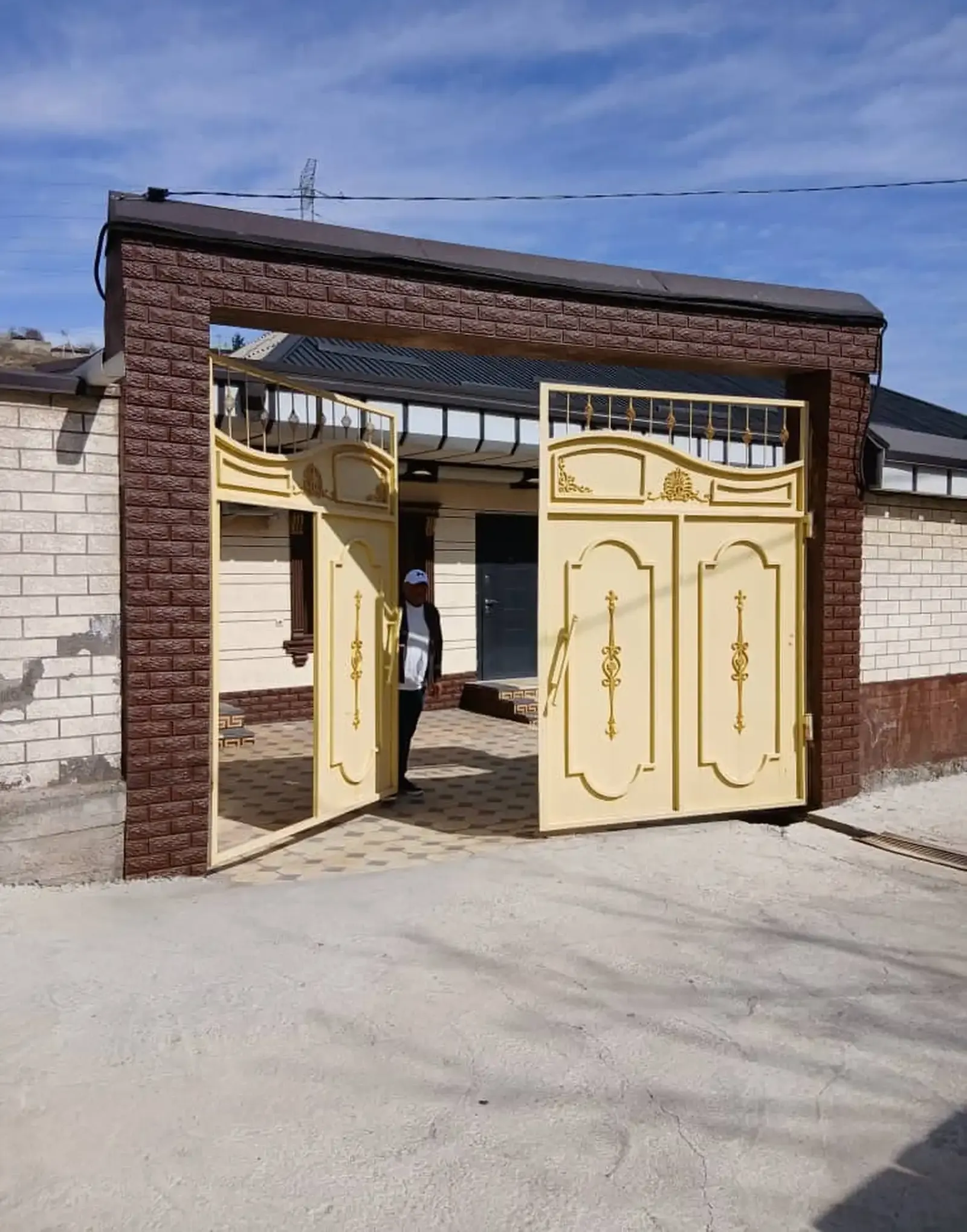 1 этажн. 9-комн. дом, 7 соток, И Сомони, Лучоб