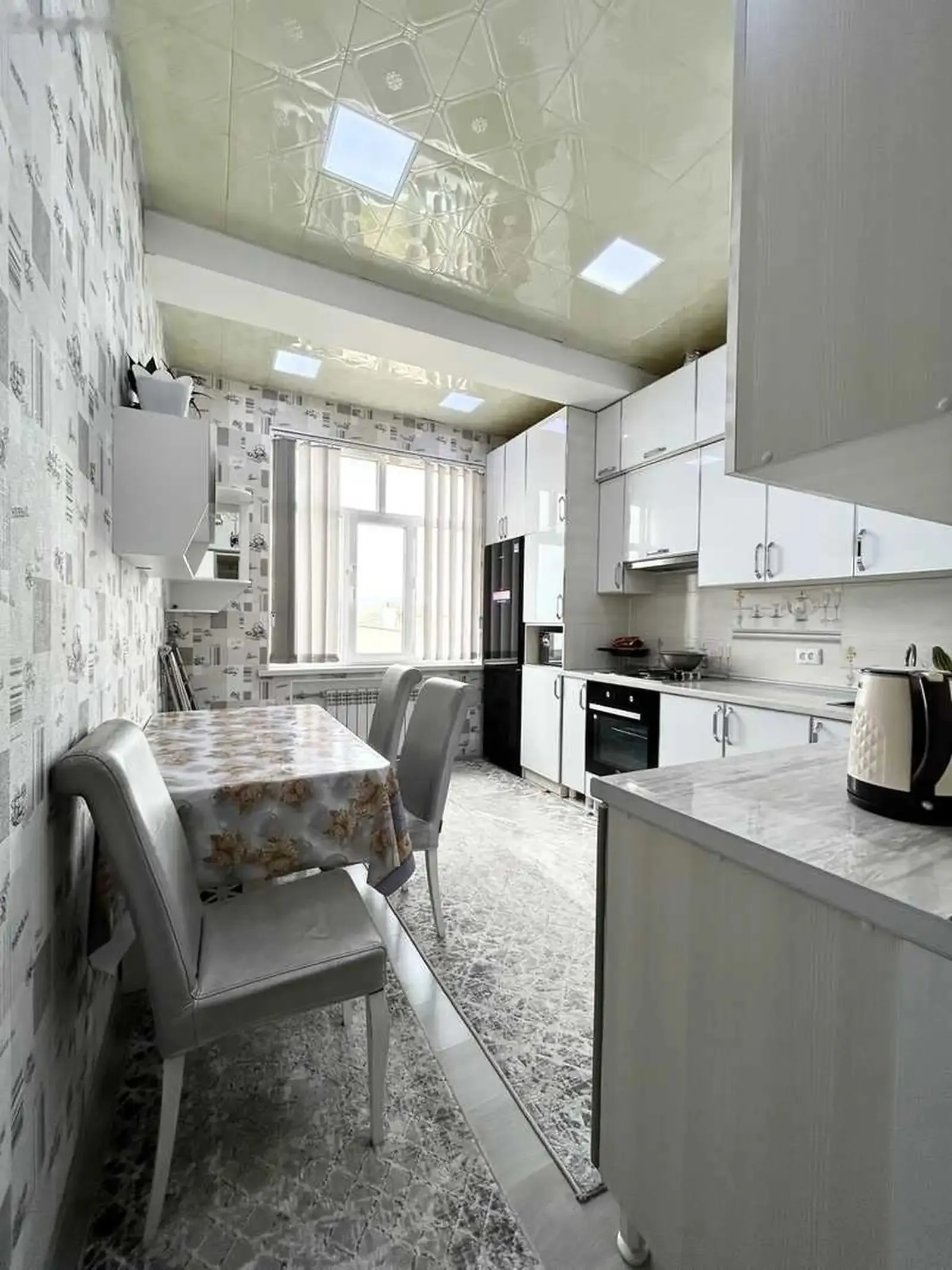2-комн. квартира, 14 этаж, 75м², 8 март