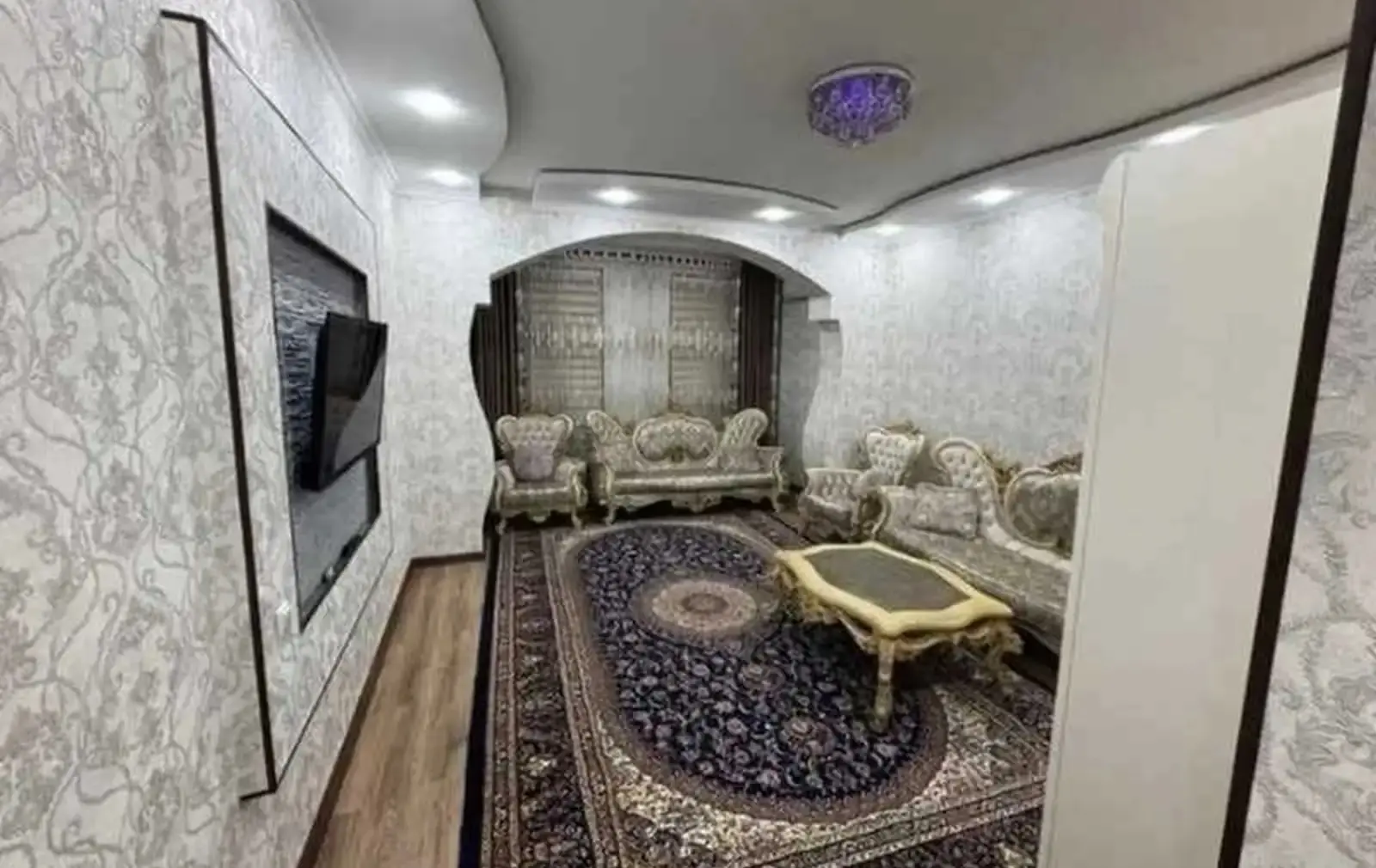 2-комн. квартира, 10 этаж, 60м², голубой экран