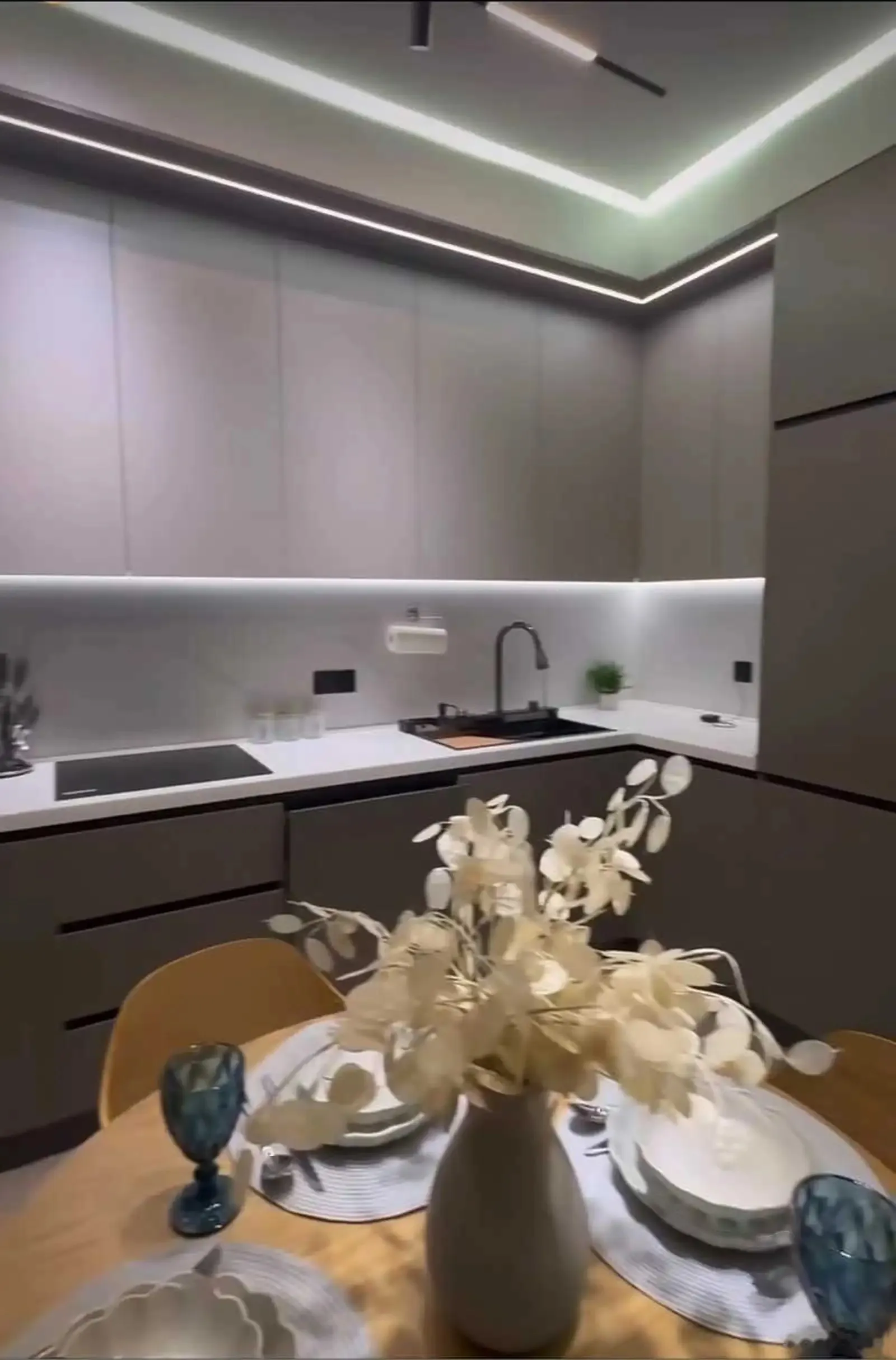 2-комн. квартира, 18 этаж, 52м², Гранд отель