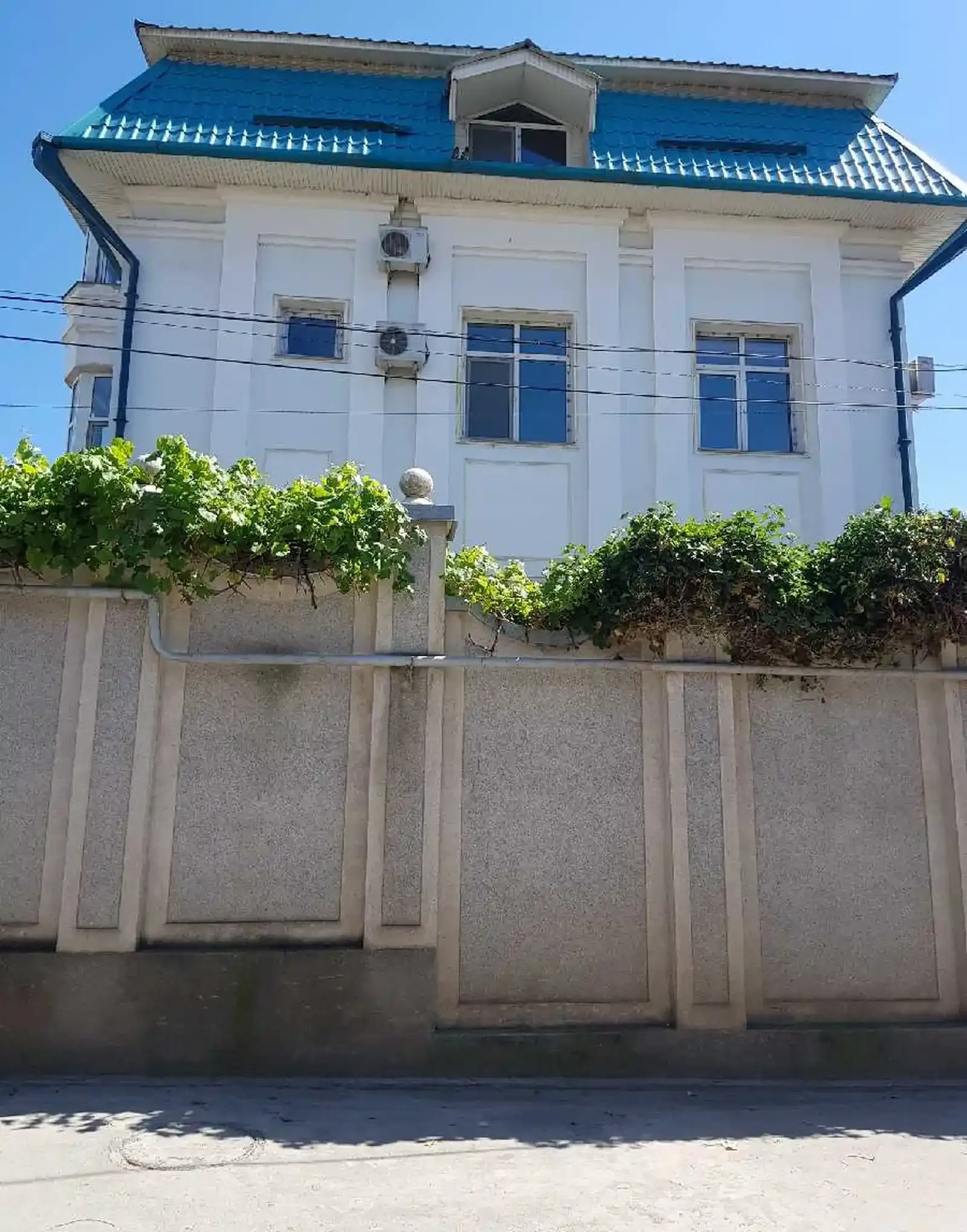 3-этажный, 12 комнатный дом, 600 м², сомони