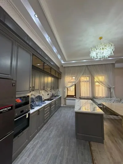 3-этажный, 12 комнатный дом, 700 м², колхози Россия