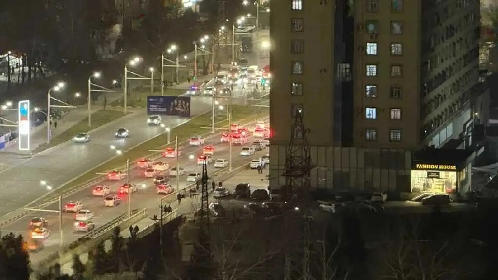3-комн. квартира, 18 этаж, 115м², 82мкр