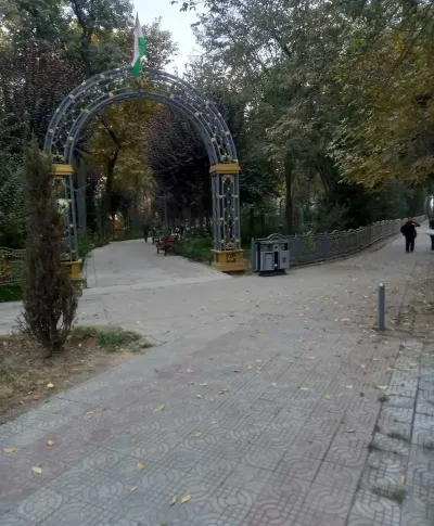 Помещение под магазин / салон, 168м², И Сомонӣ