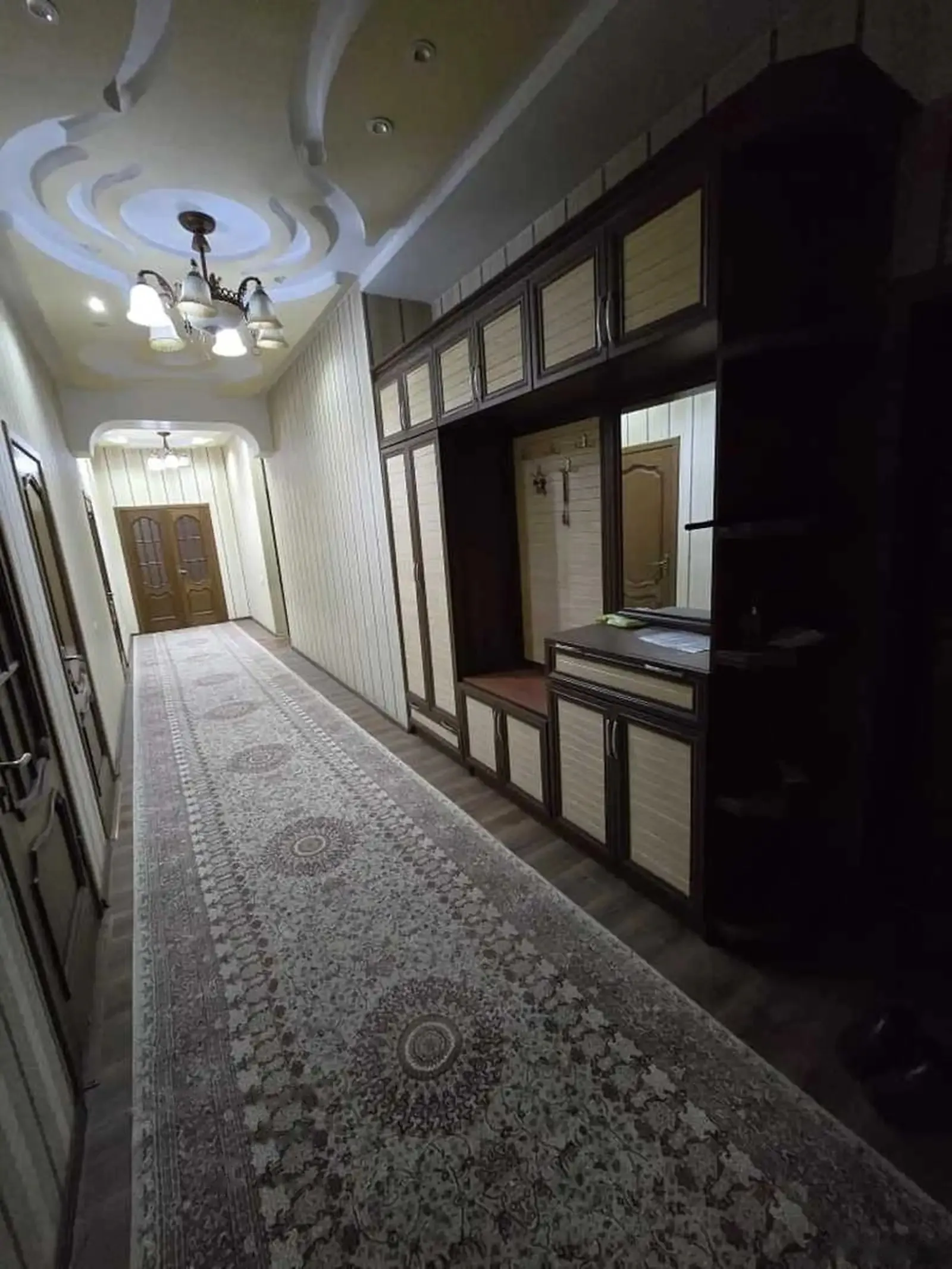 3-комн. квартира, 2 этаж, 135м², дом печати