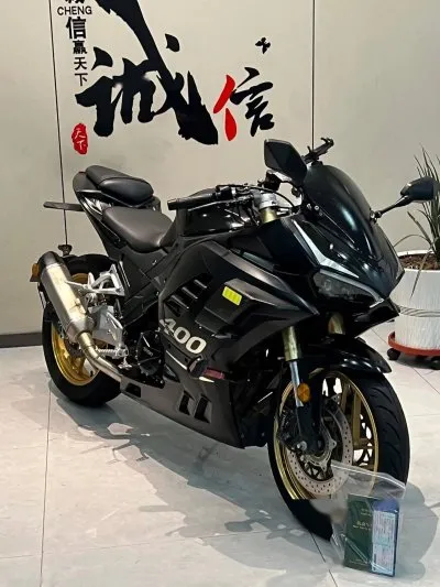 Мотоцикл Dugati 400 cc
