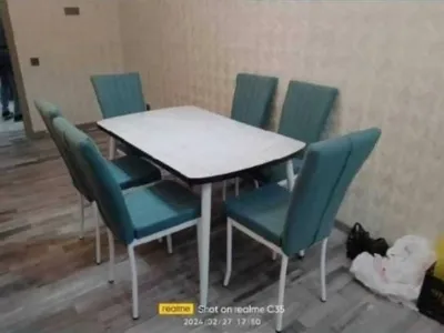 Стол и стулья