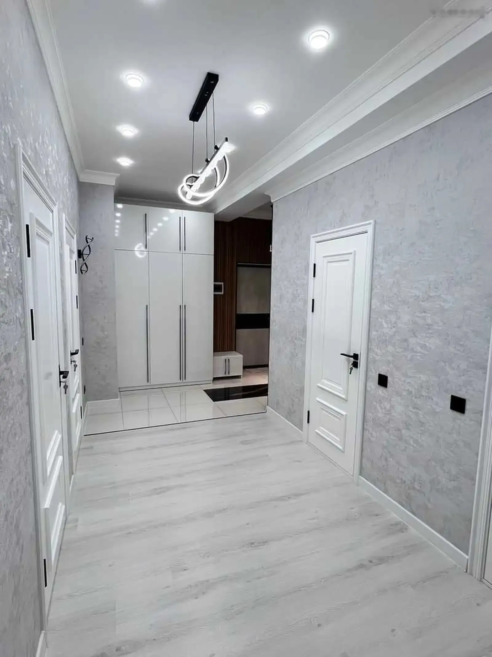2-комн. квартира, 11 этаж, 65м², боги ботаники