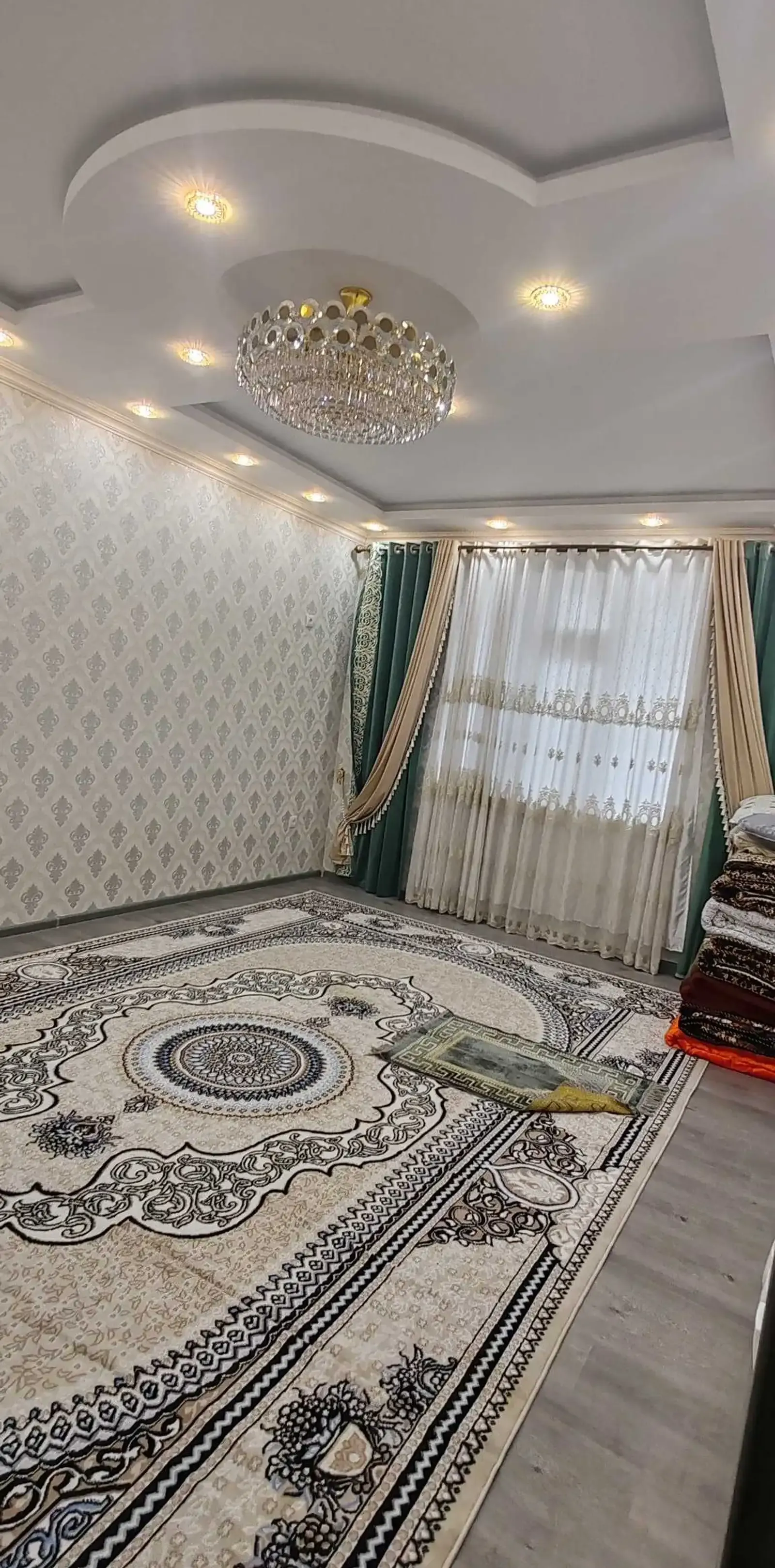 3-комн. квартира, 2 этаж, 90 м², Фирдавси