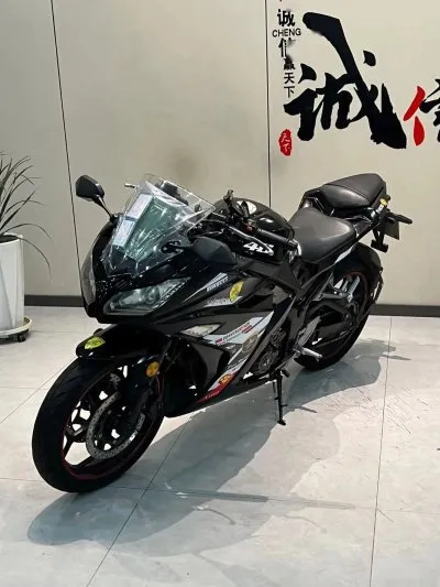 Мотоцикл Kawasaki 400 cc