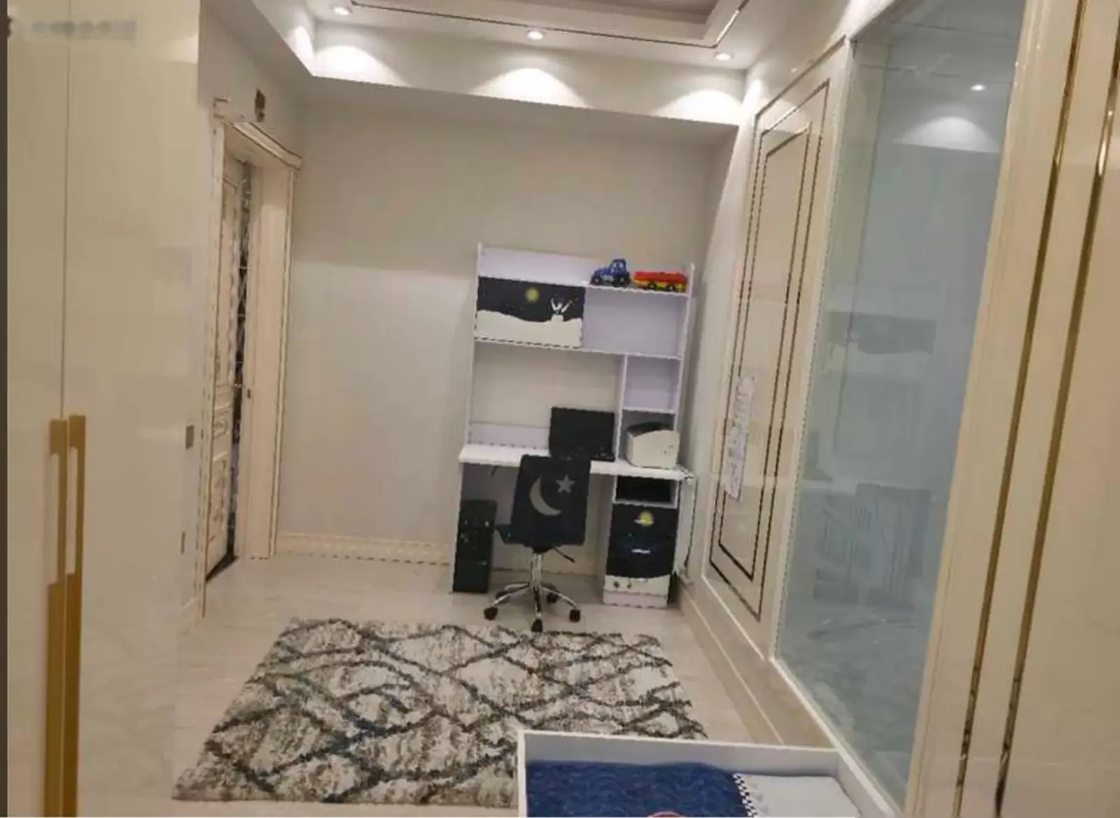 4-комн. квартира, 10 этаж, 150м², Парламент