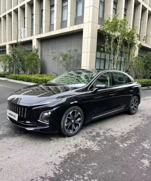 Hongqi E-QM5,