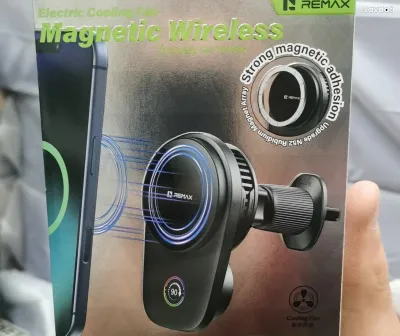 Автодержатель с беспроводной зарядкой Remax RM-C72 Magnetic 15W