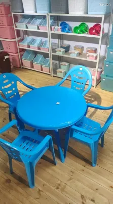 Стол и стулья