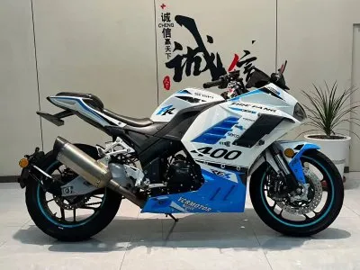 Мотоцикл Kawasaki 400 cc