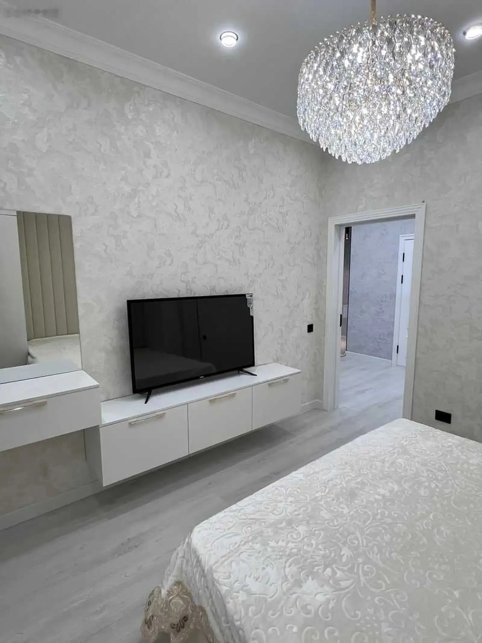 2-комн. квартира, 11 этаж, 65м², боги ботаники