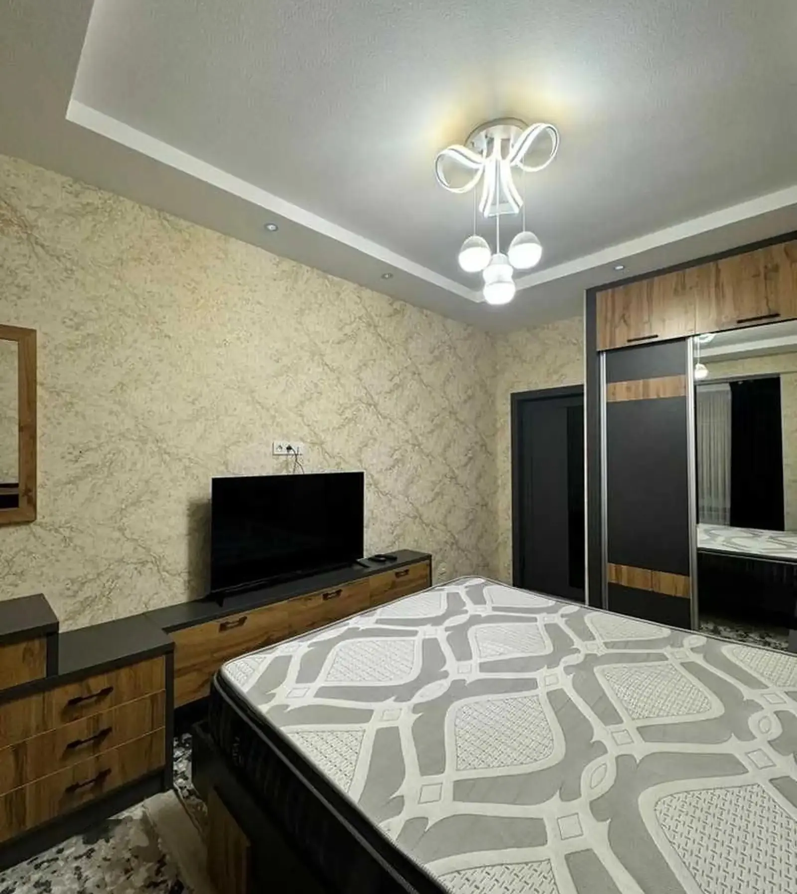 2-комн. квартира, 13 этаж, 60м², Шохмансур