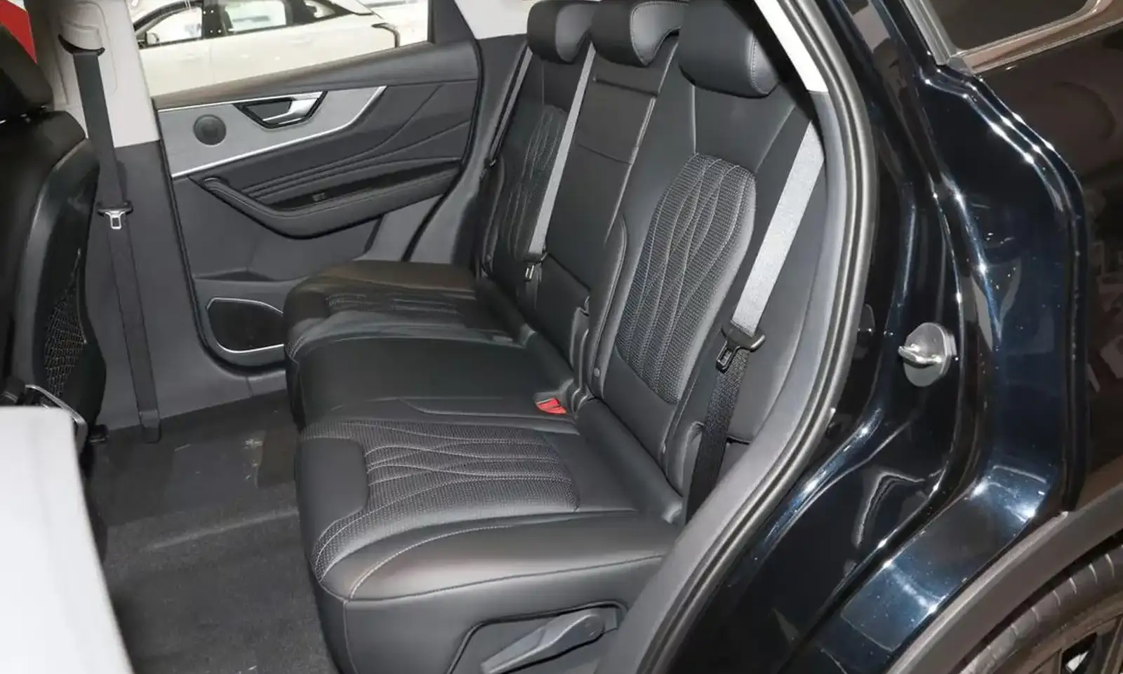 Hongqi HS5,