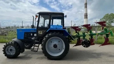 Хизматрасонии трактор бо фармоиш 82