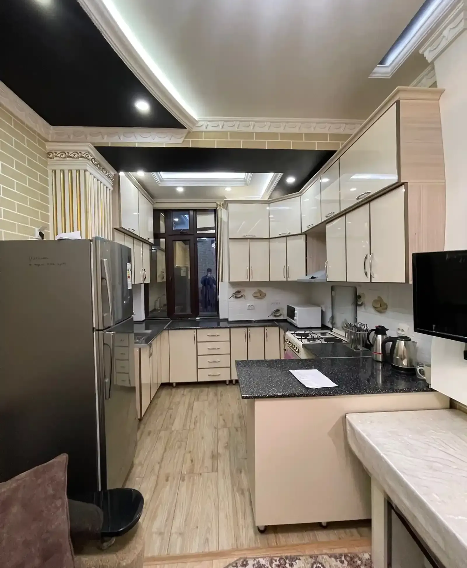 2-комн. квартира, 6 этаж, 75м², Поворот Аэропорта