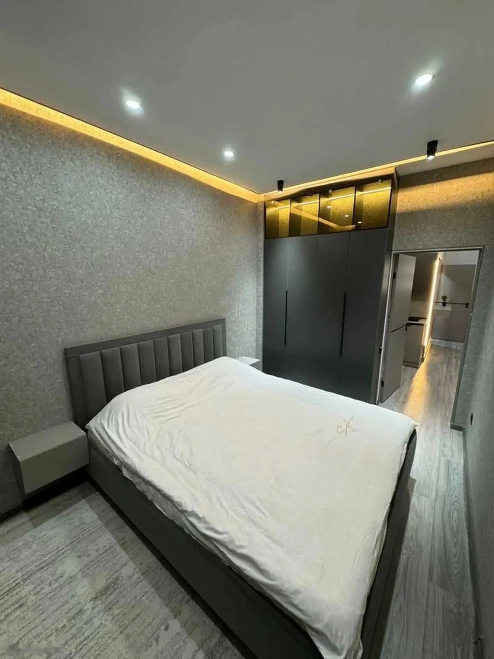 2-комн. квартира, 18 этаж, 80м², голубой экран