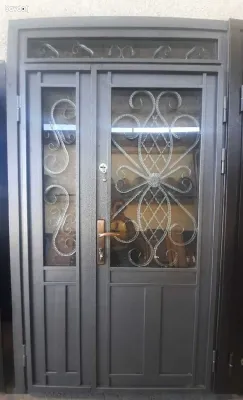 Стеклянная дверь