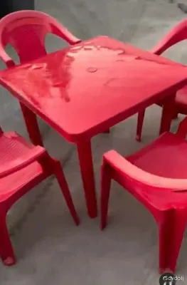 Стол и стулья