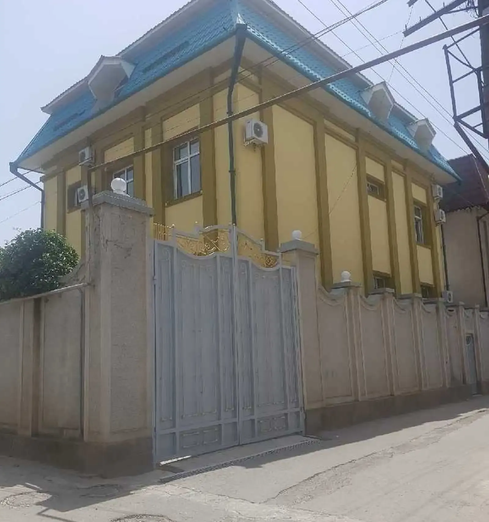 3-этажный, 12 комнатный дом, 700 м², Сомони