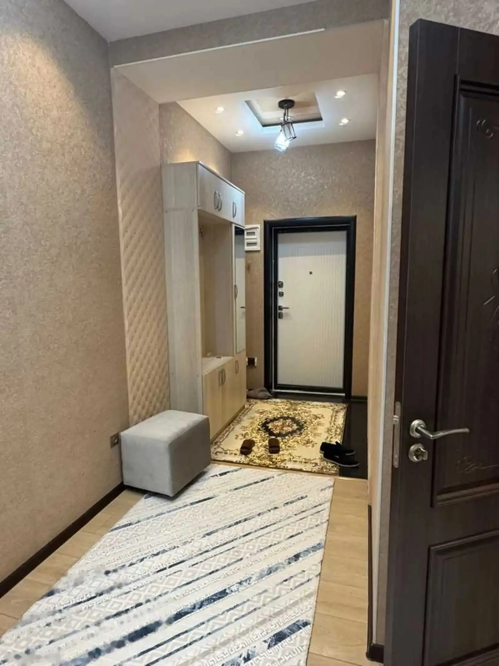 2-комн. квартира, 3 этаж, 70м², Фирдавси