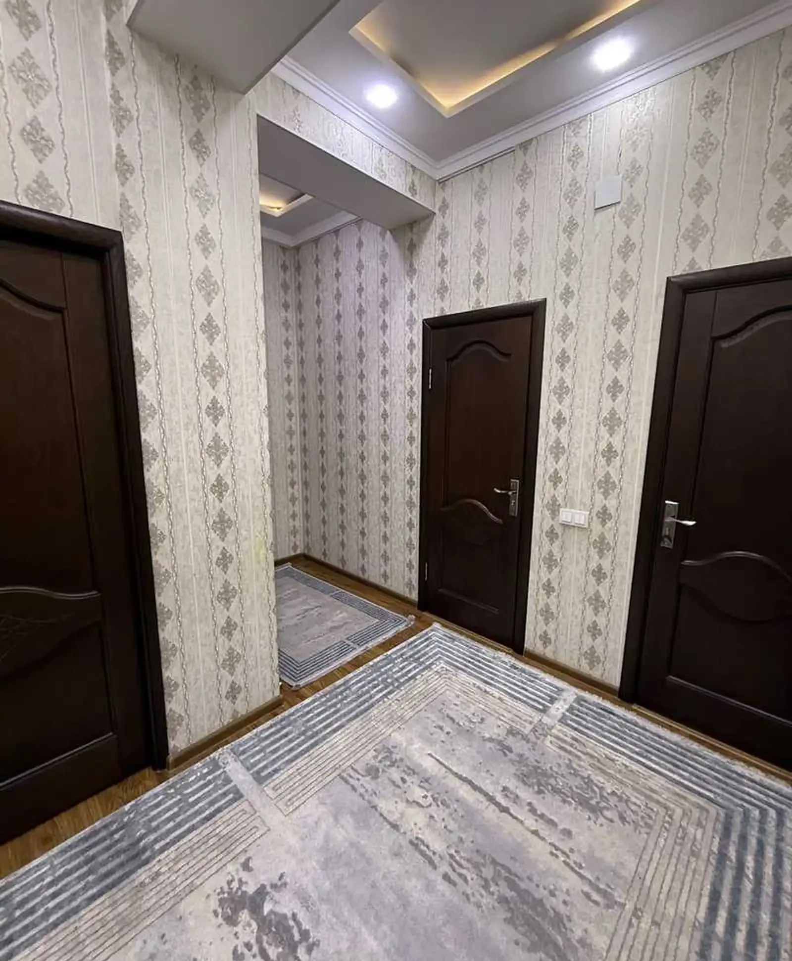 2-комн. квартира, 3 этаж, 63м², Чойхонаи Роҳат