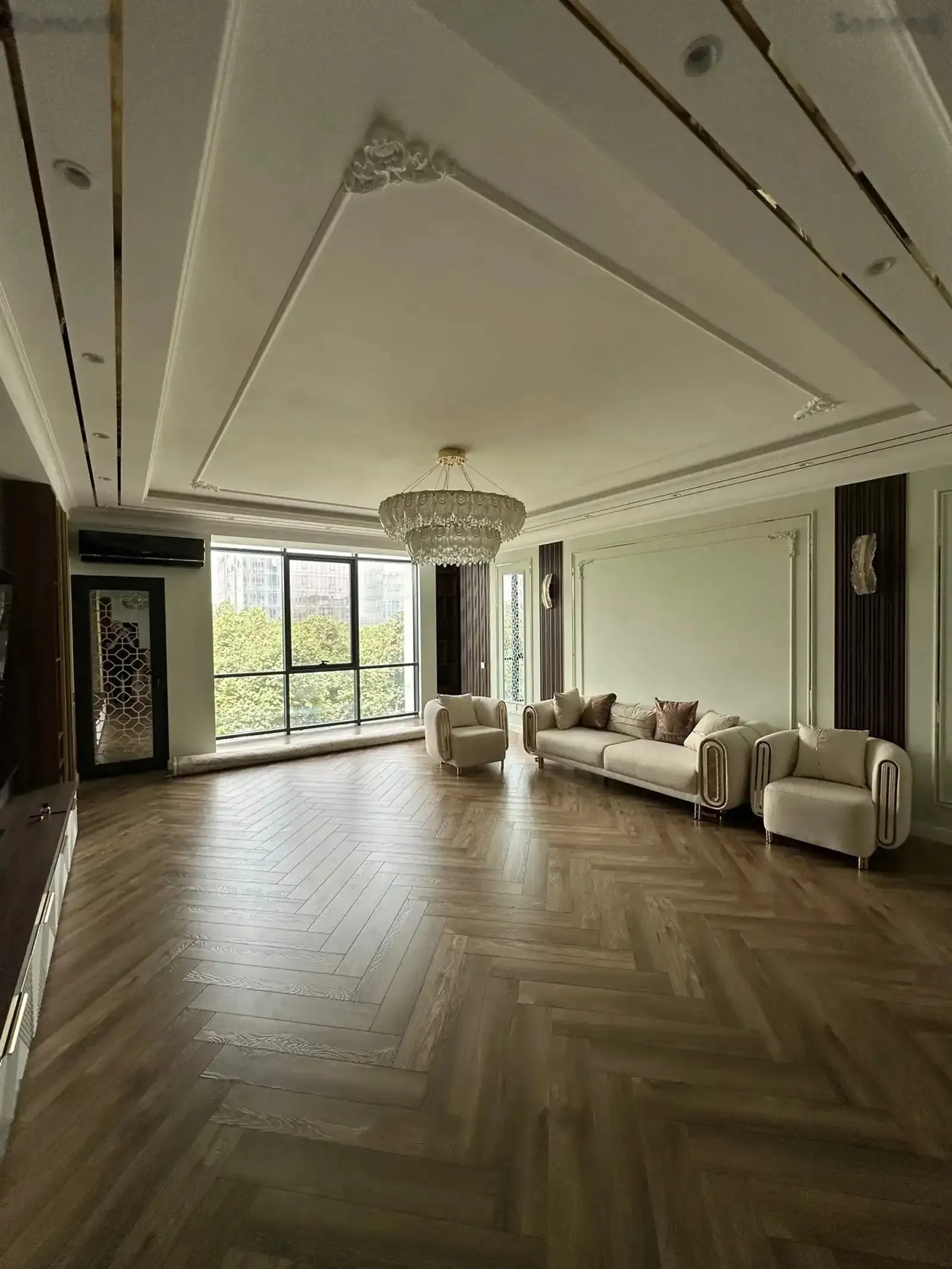 3-комн. квартира, 5 этаж, 145м², И.Сомони