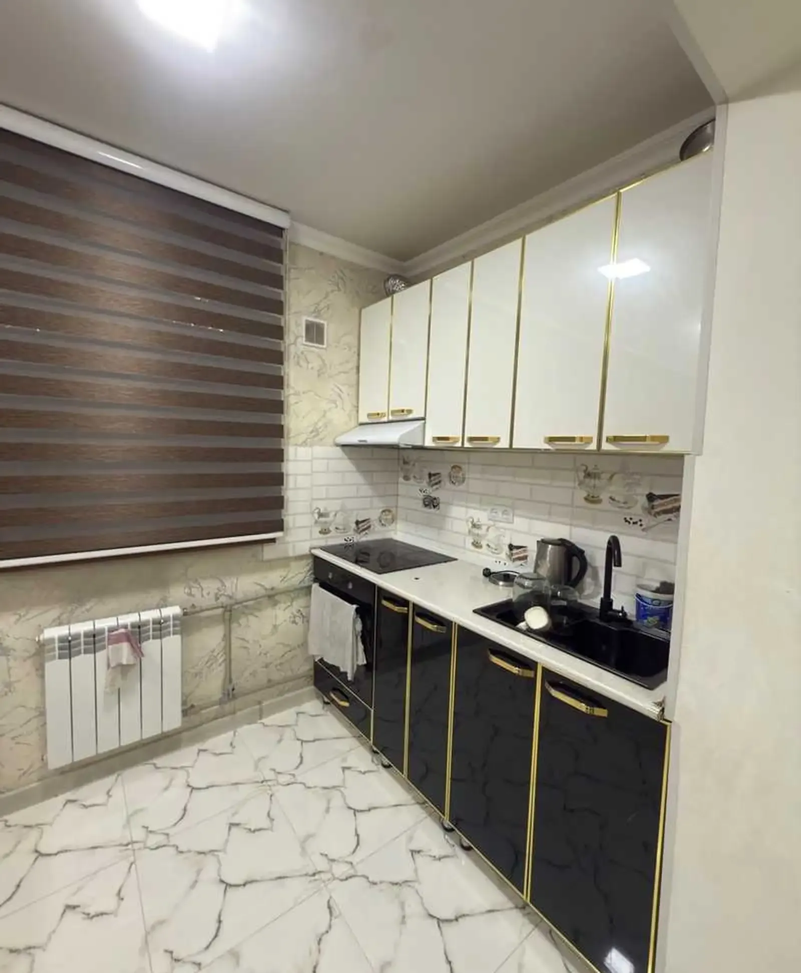 2-комн. квартира, 3 этаж, 85м², 33 мкр, Бозори фаровон