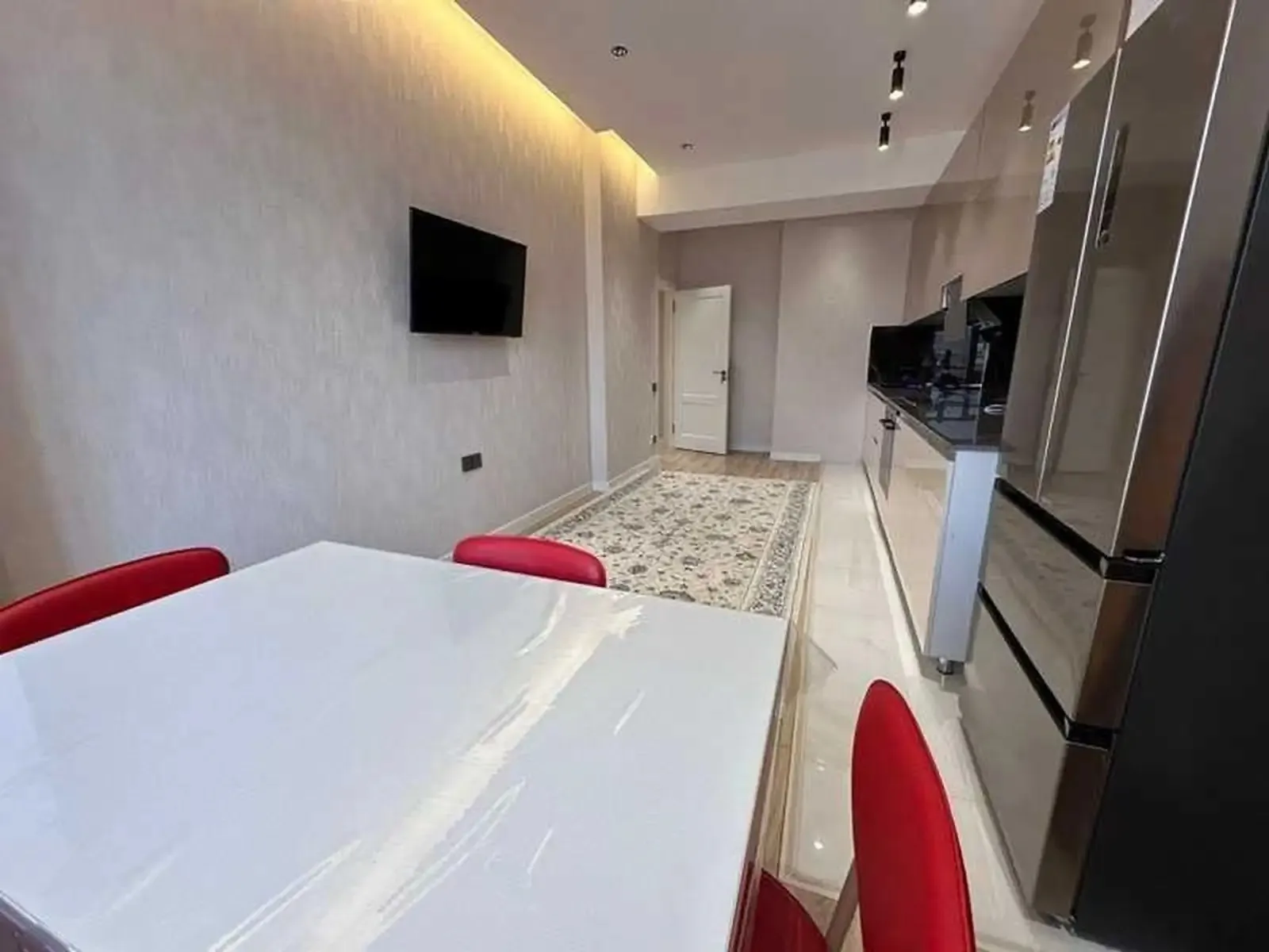 2-комн. квартира, 17 этаж, 98м², белый дом