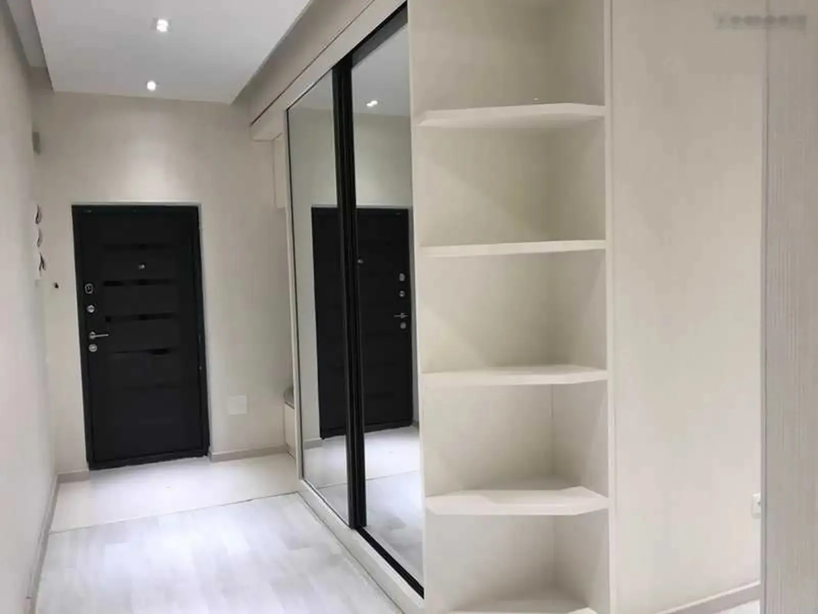 2-комн. квартира, 13 этаж, 120м², ориентир ОВИР